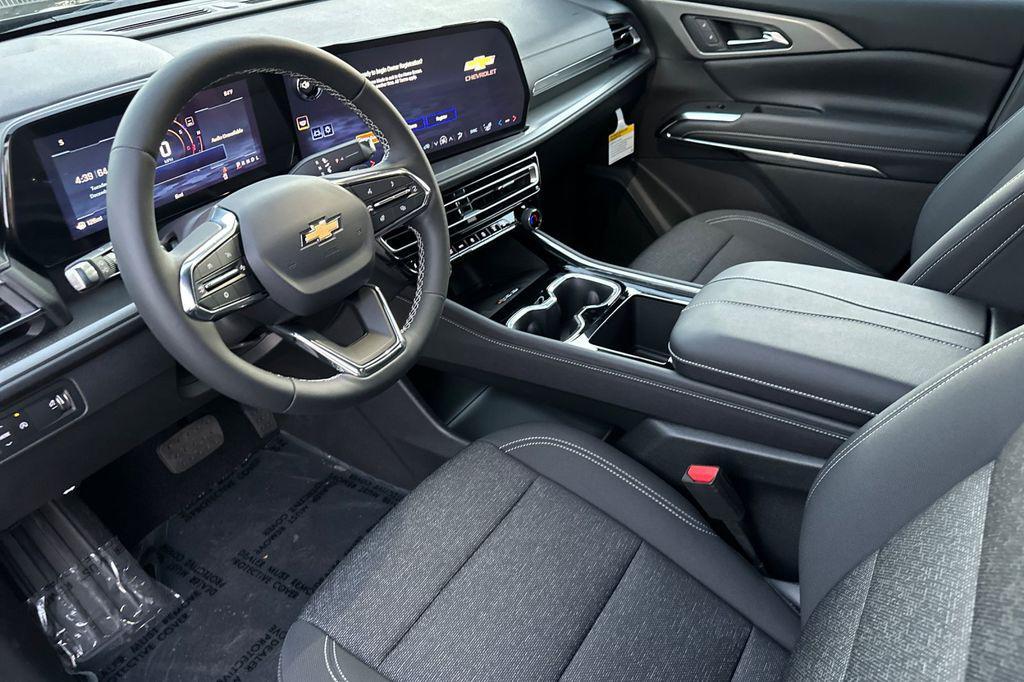 new 2026 Chevrolet Traverse car, priced at $45,035