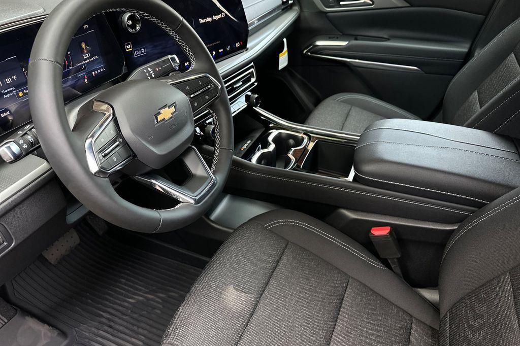 new 2026 Chevrolet Traverse car, priced at $40,140