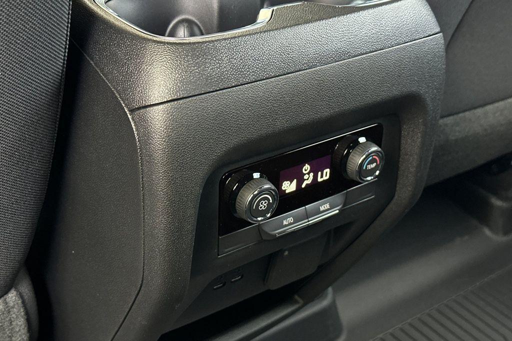 new 2026 Chevrolet Traverse car, priced at $40,140