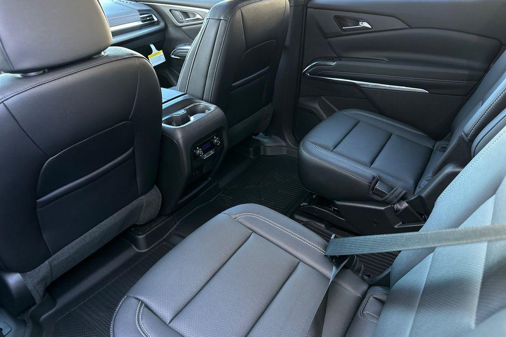 new 2026 Chevrolet Traverse car, priced at $46,135