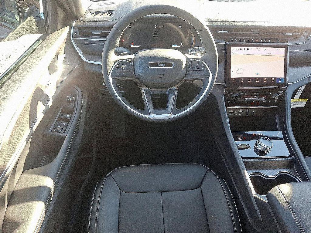 new 2025 Jeep Grand Cherokee car, priced at $49,625