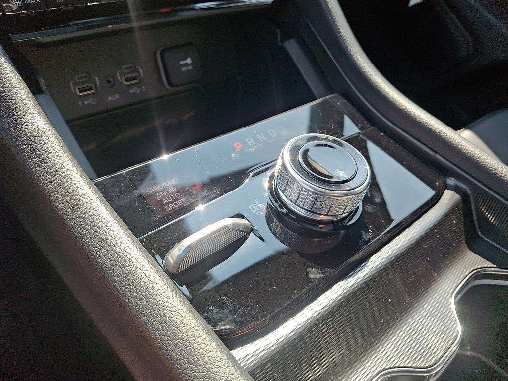 new 2025 Jeep Grand Cherokee car, priced at $50,999