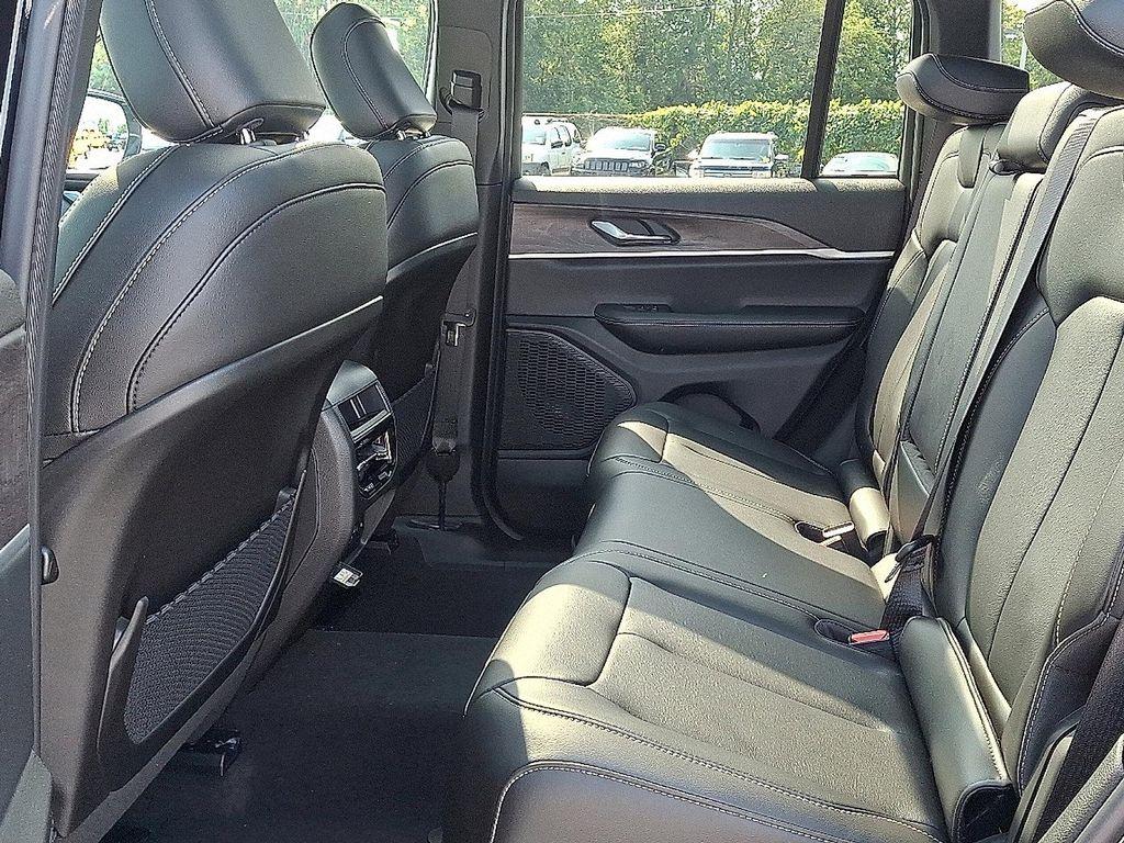 new 2025 Jeep Grand Cherokee car, priced at $52,199