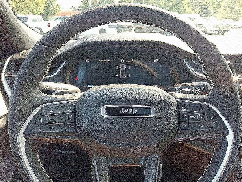 new 2025 Jeep Grand Cherokee car, priced at $52,199