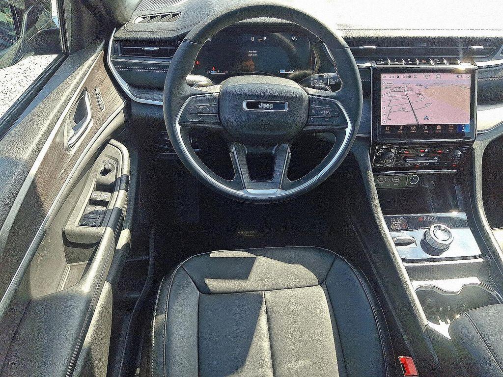 new 2025 Jeep Grand Cherokee car, priced at $52,199