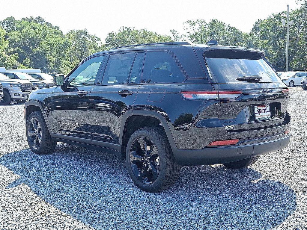 new 2025 Jeep Grand Cherokee car, priced at $52,199
