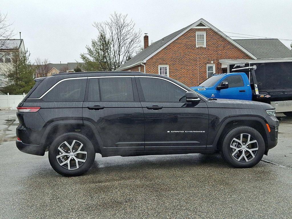 used 2024 Jeep Grand Cherokee car, priced at $28,500