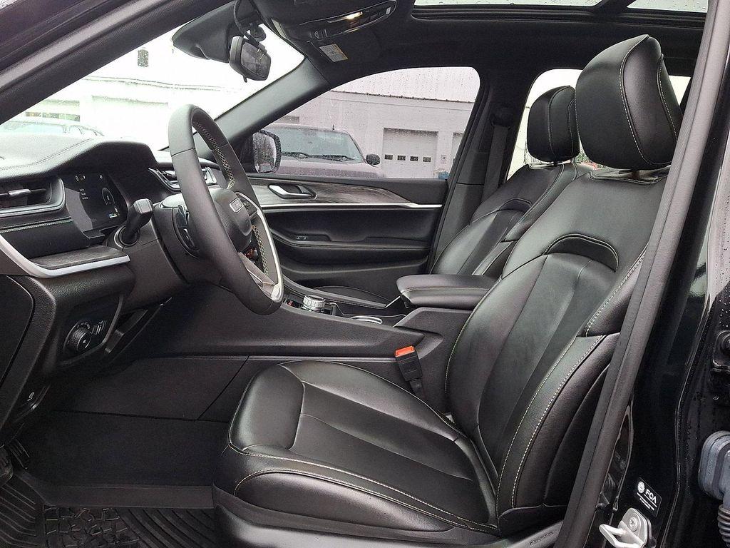 used 2024 Jeep Grand Cherokee car, priced at $28,500