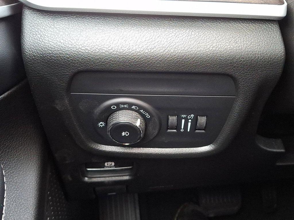 new 2025 Jeep Grand Cherokee car, priced at $52,199