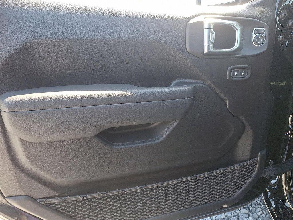 new 2025 Jeep Wrangler car, priced at $42,215