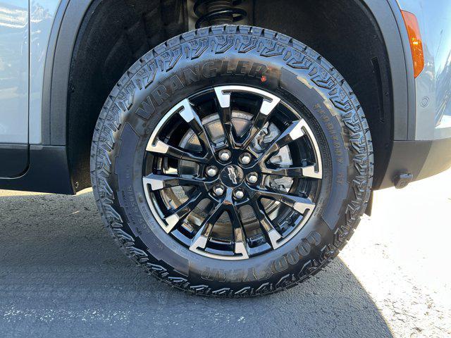 used 2025 Chevrolet Traverse car, priced at $45,997