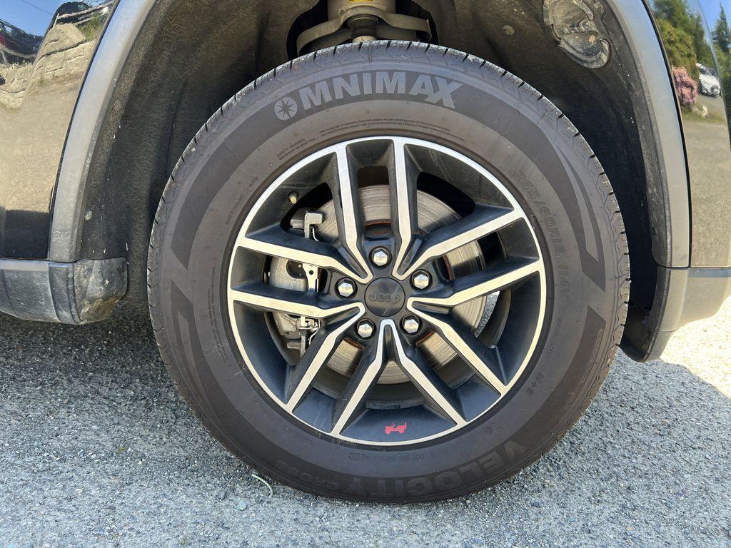 used 2021 Jeep Grand Cherokee car, priced at $23,897