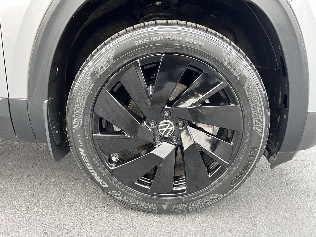 used 2024 Volkswagen Atlas car, priced at $29,897