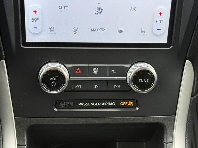 used 2024 Ford Edge car, priced at $25,339