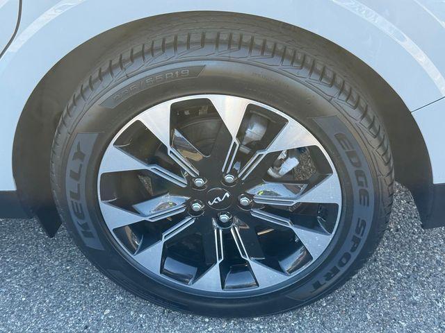 used 2024 Kia Carnival car, priced at $32,889