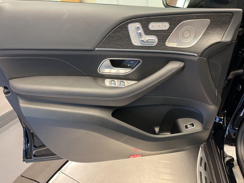 new 2026 Mercedes-Benz GLS 450 car, priced at $92,595