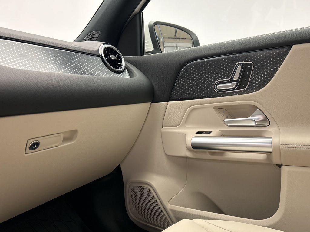 new 2025 Mercedes-Benz GLA 250 car, priced at $44,250