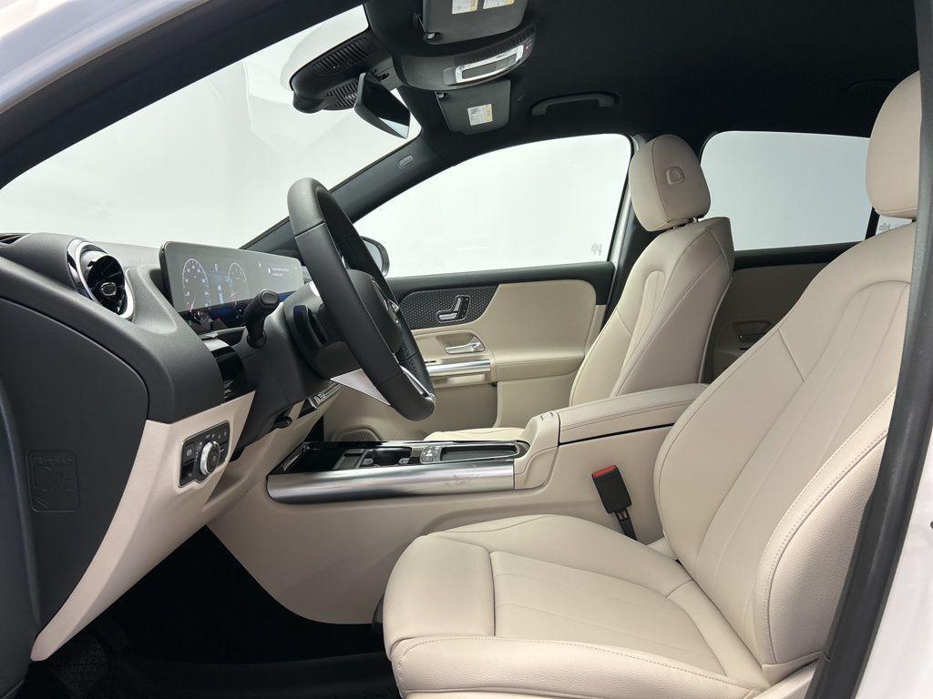 new 2025 Mercedes-Benz GLA 250 car, priced at $44,250