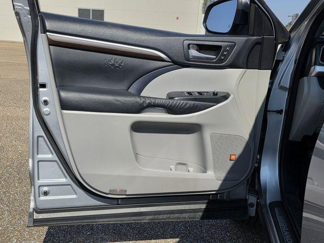 used 2015 Toyota Highlander car, priced at $17,900