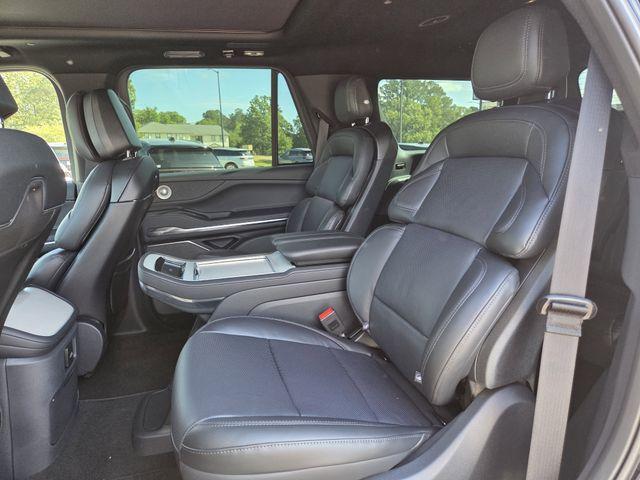 new 2026 Lincoln Navigator car, priced at $101,636