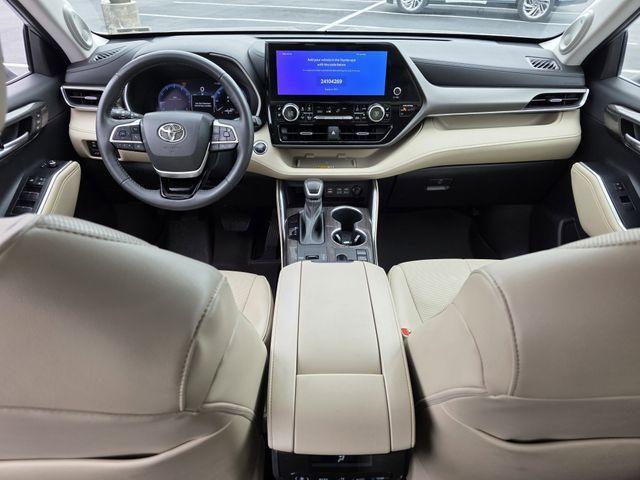 used 2023 Toyota Highlander car, priced at $34,900