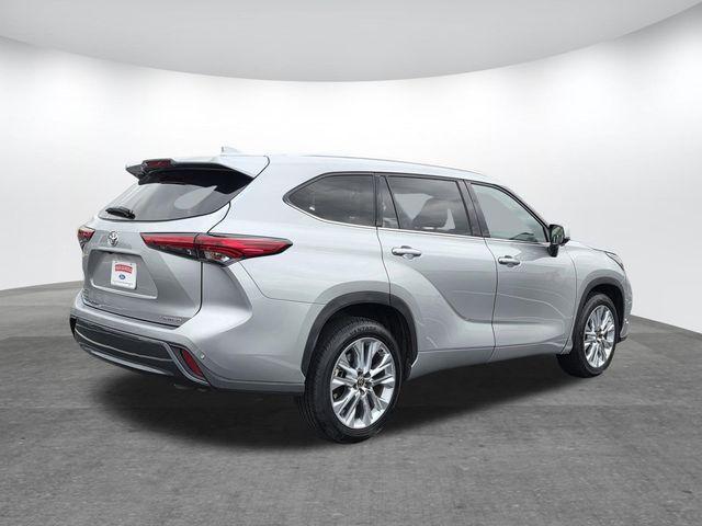 used 2023 Toyota Highlander car, priced at $34,900