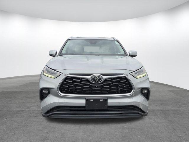 used 2023 Toyota Highlander car, priced at $34,900