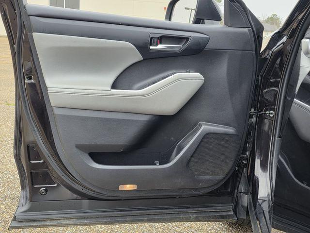used 2022 Toyota Highlander car, priced at $28,200