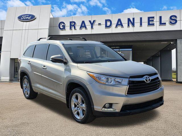 used 2015 Toyota Highlander car, priced at $11,900