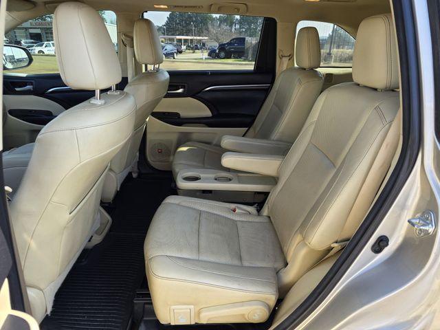 used 2015 Toyota Highlander car, priced at $11,900