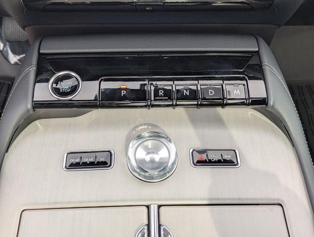 new 2025 Lincoln Navigator car, priced at $105,162