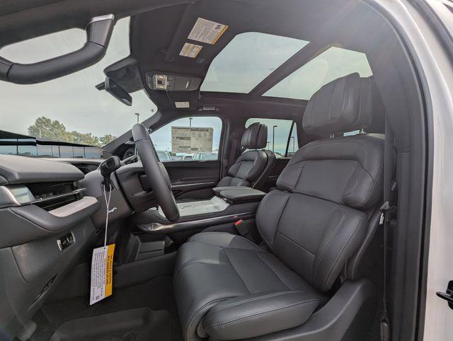 new 2025 Lincoln Navigator car, priced at $105,162