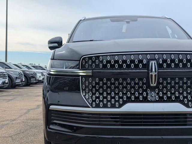 new 2025 Lincoln Navigator car, priced at $101,082