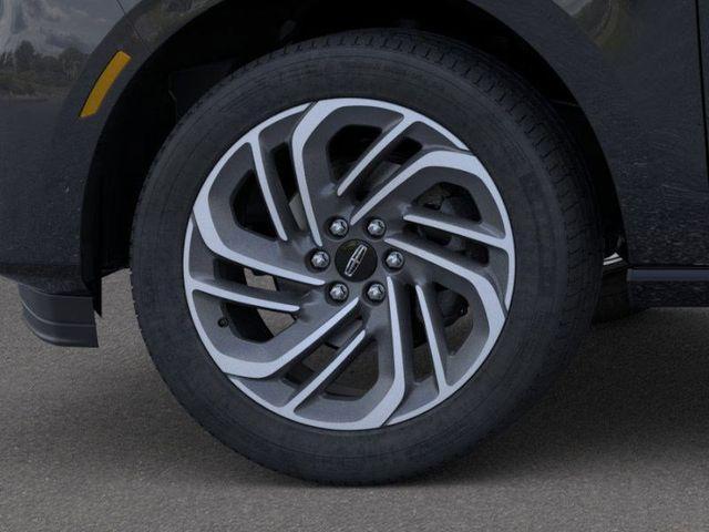 new 2025 Lincoln Navigator car, priced at $93,185