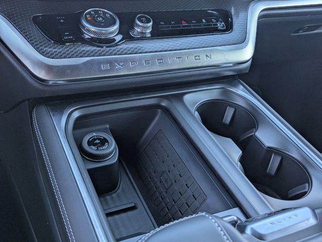 new 2025 Ford Expedition car, priced at $77,116