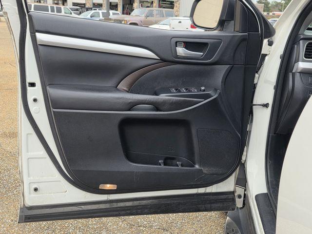 used 2016 Toyota Highlander car, priced at $17,200