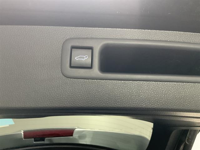 used 2022 Toyota Highlander Hybrid car, priced at $31,490