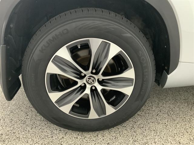 used 2022 Toyota Highlander Hybrid car, priced at $31,490