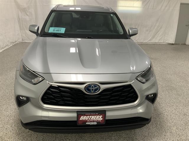 used 2022 Toyota Highlander Hybrid car, priced at $31,490