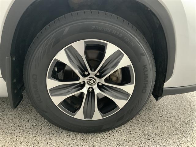 used 2022 Toyota Highlander Hybrid car, priced at $31,490