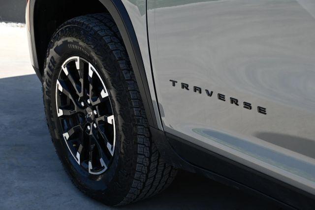 used 2025 Chevrolet Traverse car, priced at $24,980