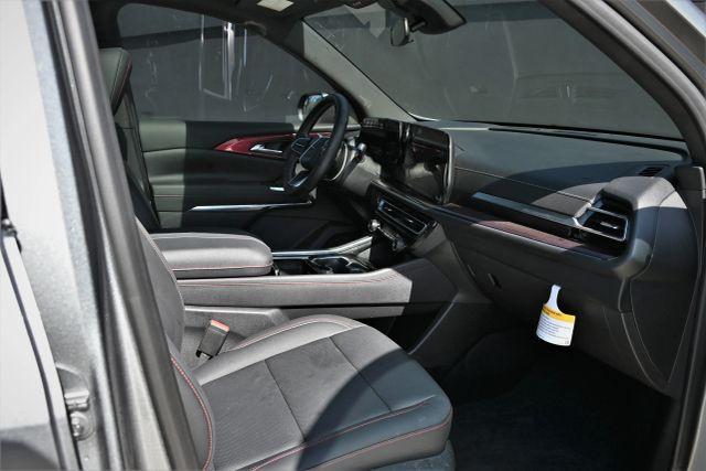 used 2025 Chevrolet Traverse car, priced at $24,980