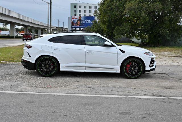 used 2022 Lamborghini Urus car, priced at $154,980