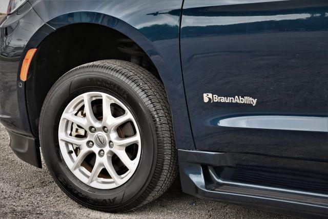 used 2021 Chrysler Pacifica car, priced at $23,000