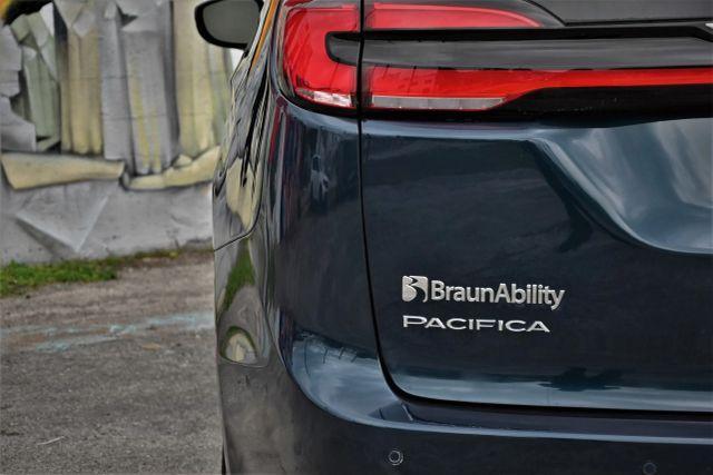 used 2021 Chrysler Pacifica car, priced at $23,000