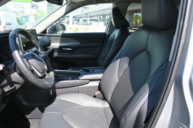 used 2025 Toyota Grand Highlander car, priced at $24,980