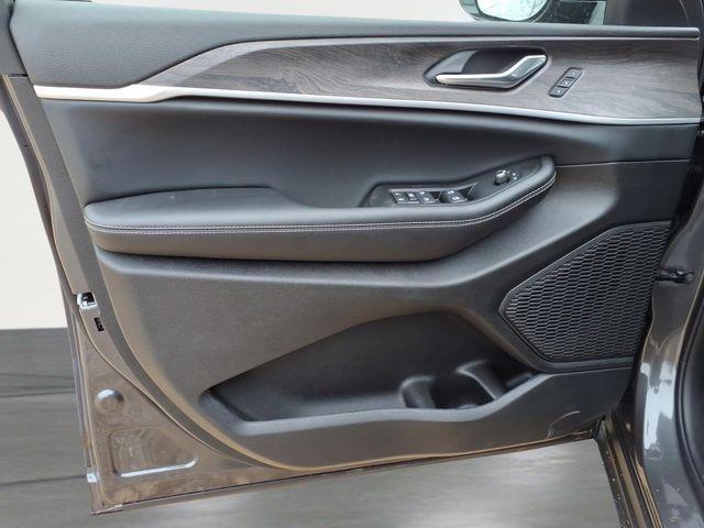 new 2025 Jeep Grand Cherokee L car, priced at $47,353