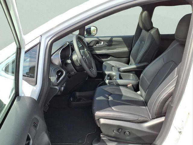 new 2026 Chrysler Pacifica car, priced at $45,227