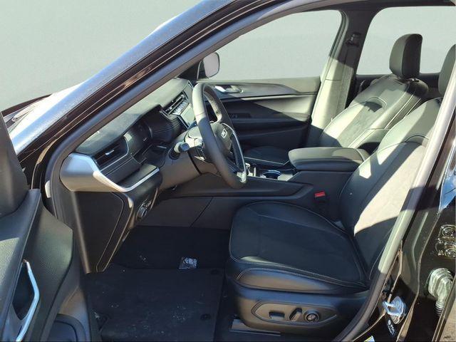 new 2025 Jeep Grand Cherokee car, priced at $35,781