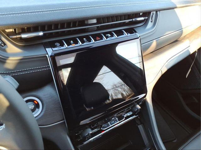 new 2025 Jeep Grand Cherokee car, priced at $40,130